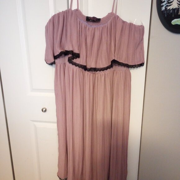 Plus size Wax Poetic Clothing off the Shoulder Summer Dress with Straps - Picture 13 of 13